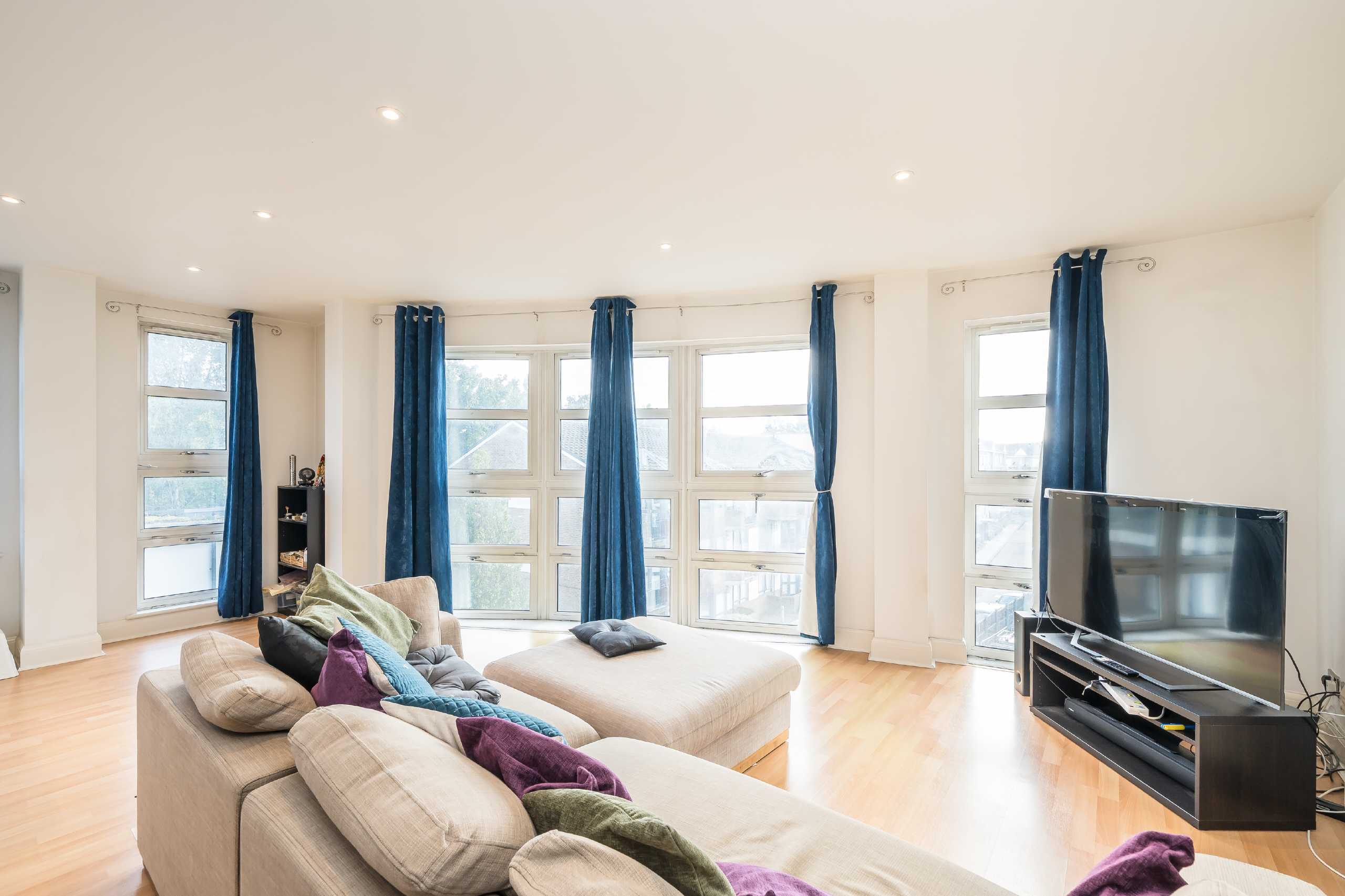 Flat Kew Bridge Court in Greater London