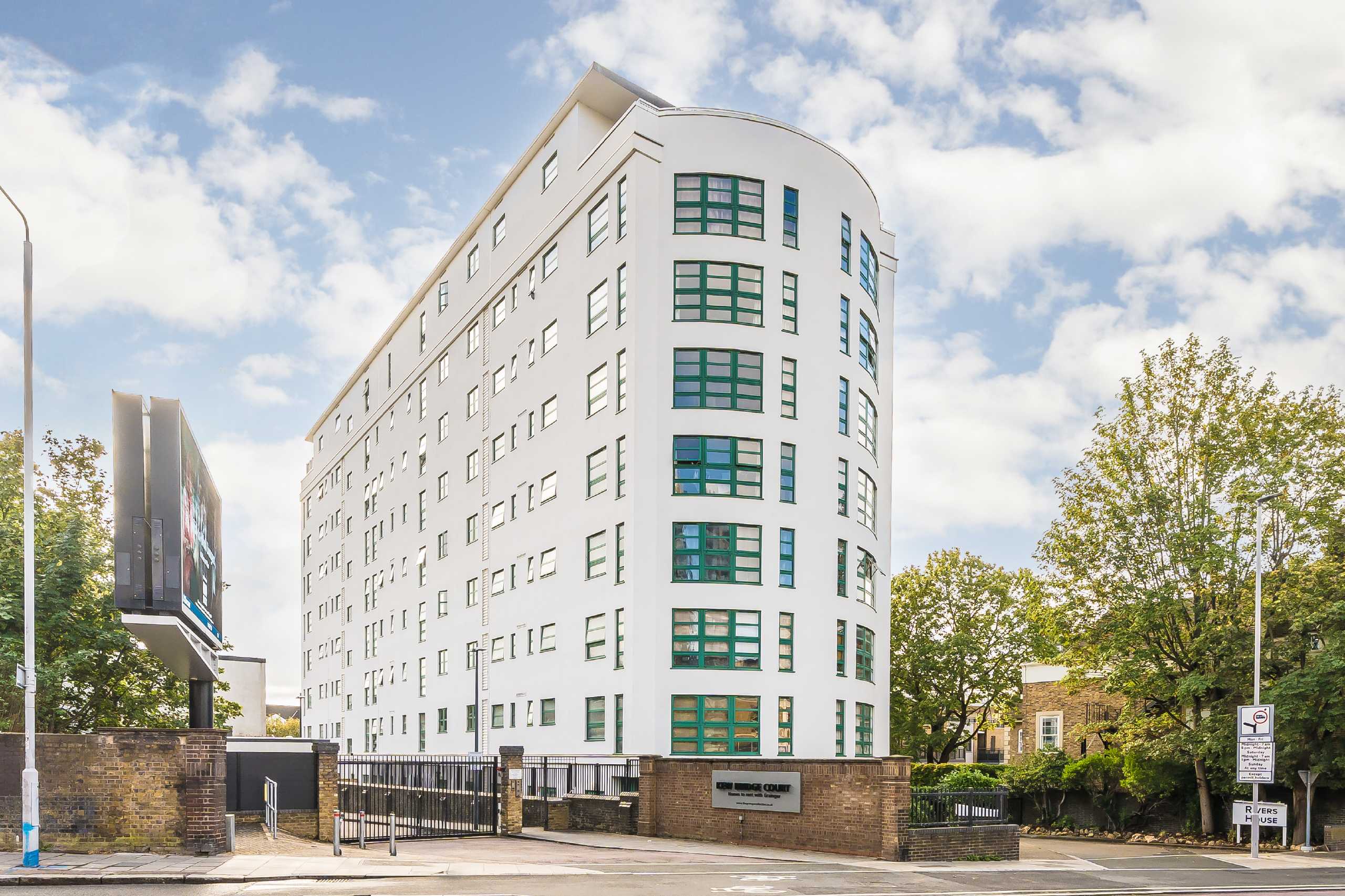 Flat Kew Bridge Court in Greater London