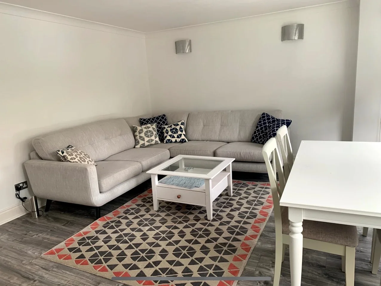 Flat Dollis Avenue in Greater London