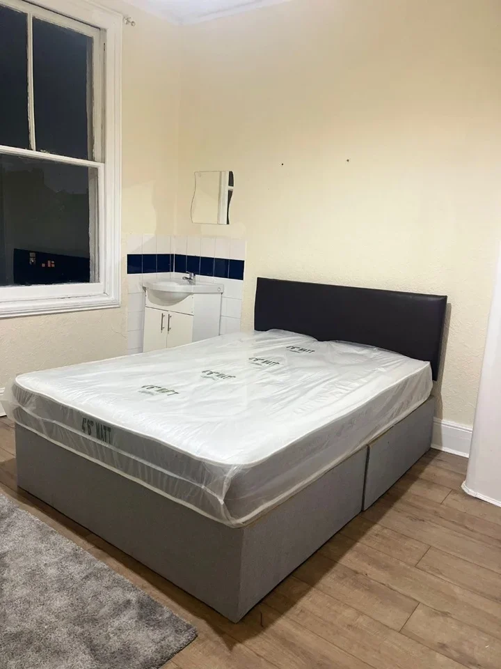 Room Earlham Grove in Greater London