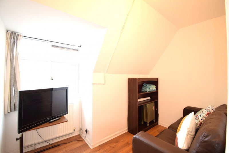 Room Old Oak Common Lane in Greater London