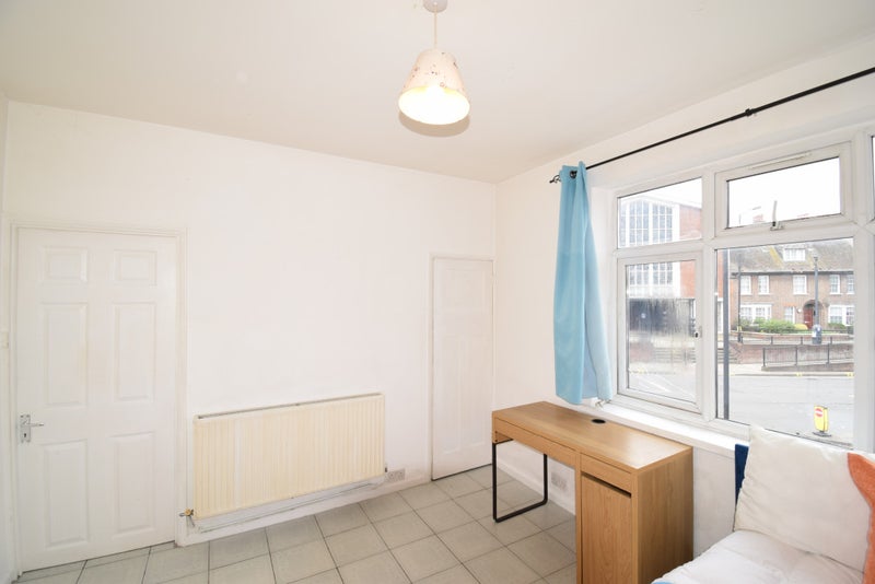 Room Old Oak Common Lane in Greater London