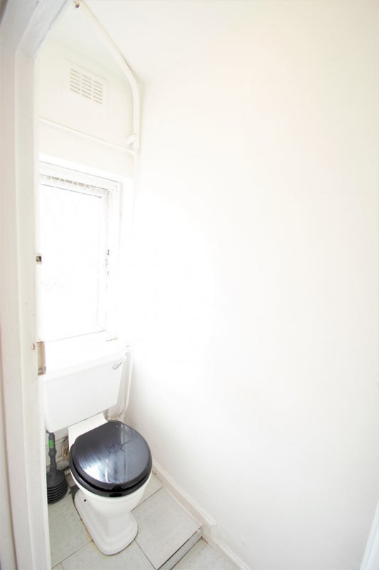 Room Old Oak Common Lane in Greater London