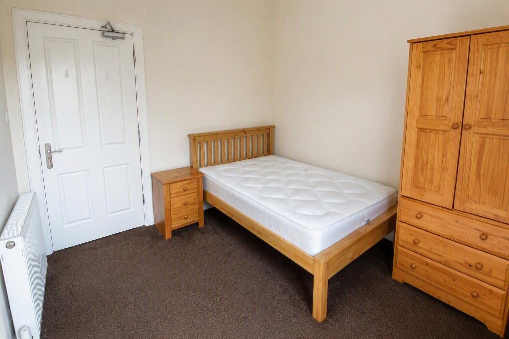 Flat Polwarth Gardens in City of Edinburgh