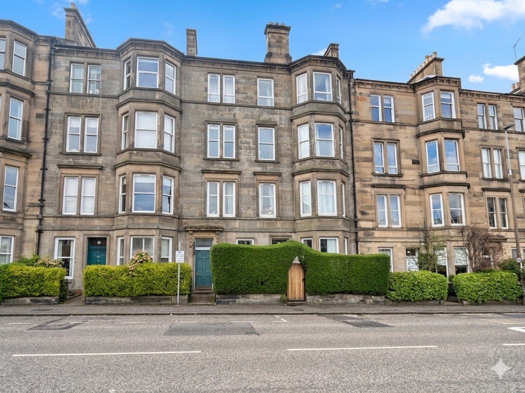 Flat Polwarth Gardens in City of Edinburgh