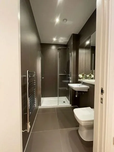 Flat Bath Road in Greater London