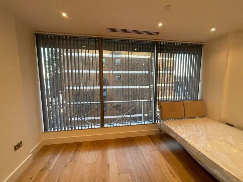 Flat Bath Road in Greater London