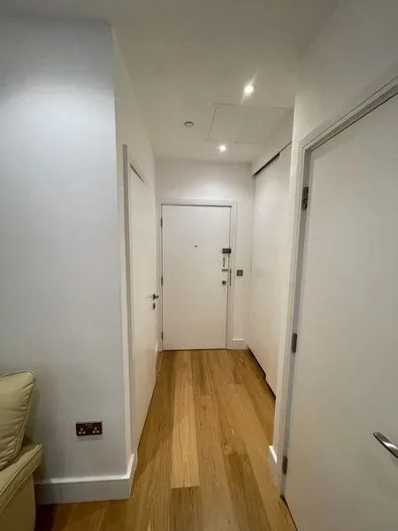 Flat Bath Road in Greater London