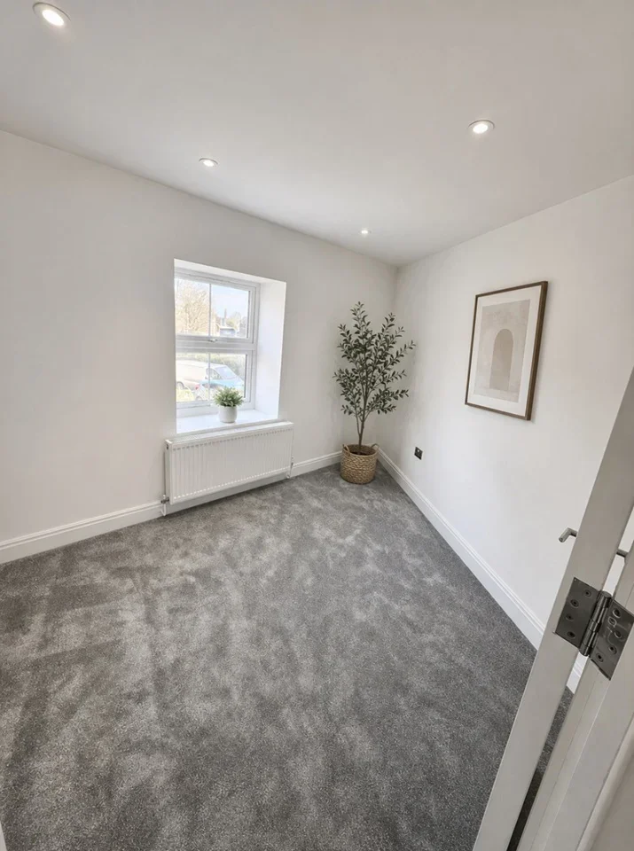 Flat Hermitage Road in Woking