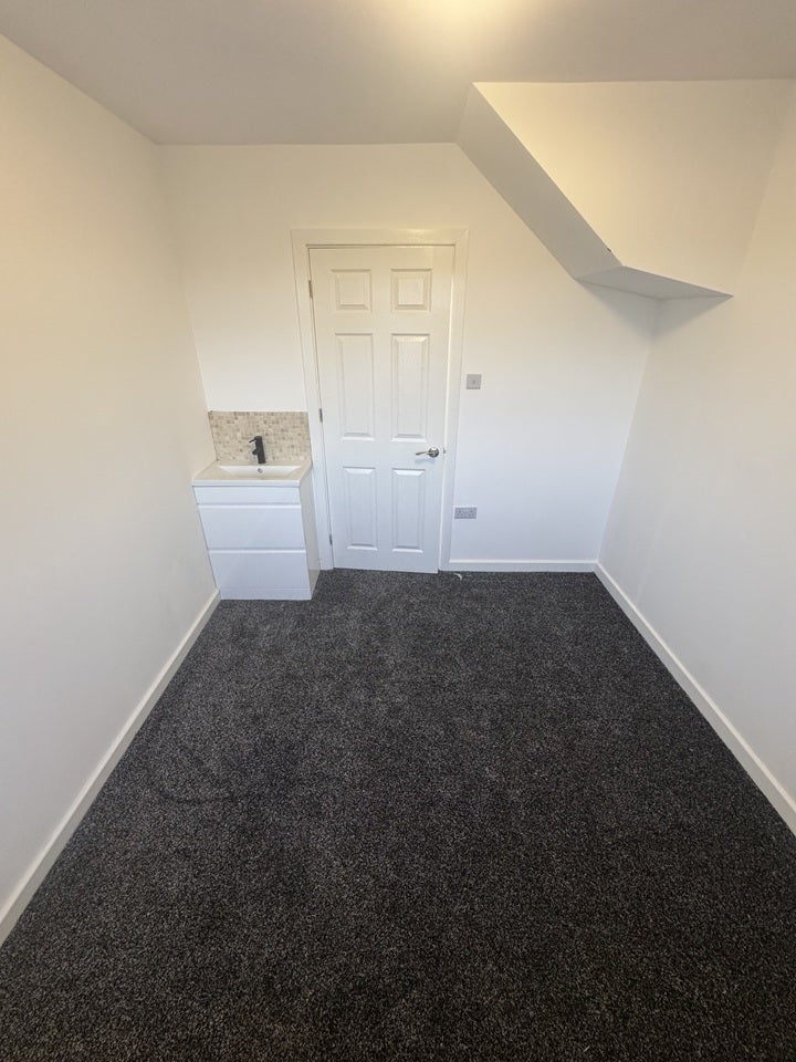 Room Crossways Road in London