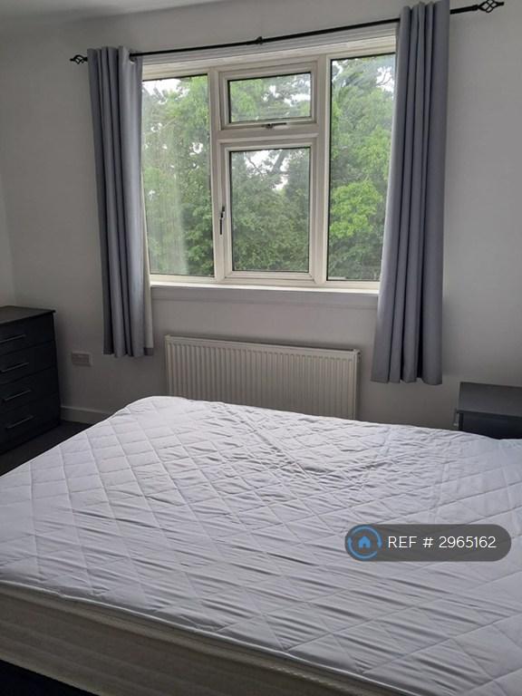 Room Abercairn Road in Greater London