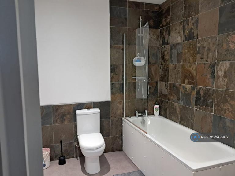 Room Abercairn Road in Greater London