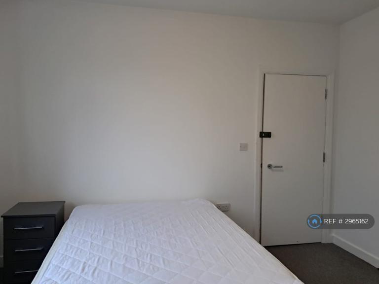 Room Abercairn Road in Greater London