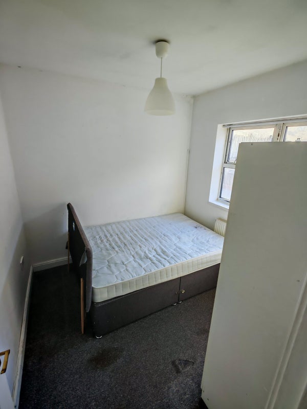 Room Grange Road in Sandwell