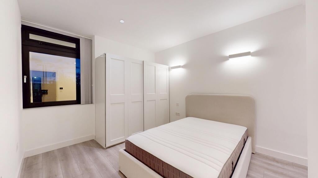 Flat Great West Road in Greater London