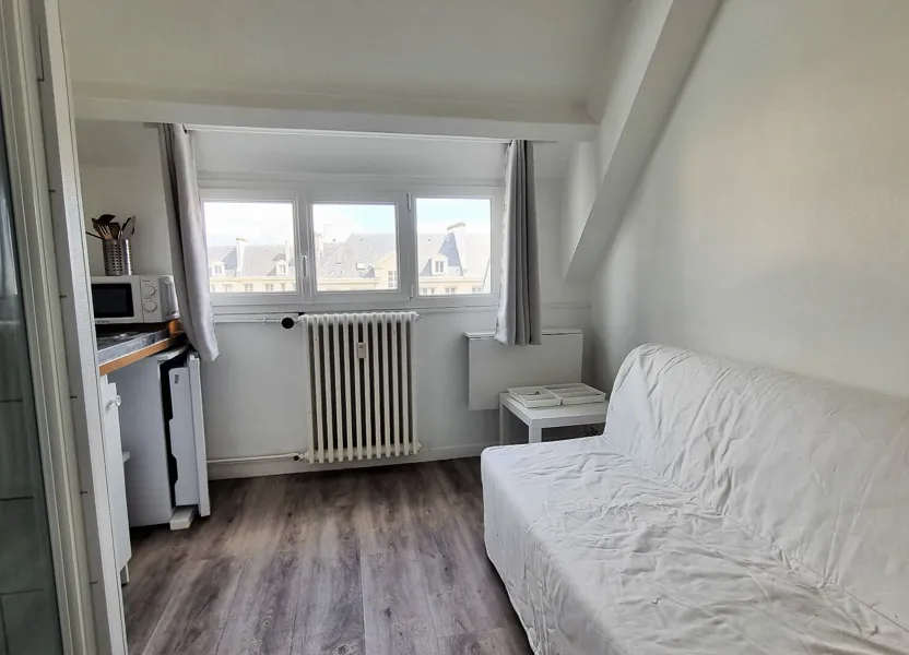 Flat Quai Eugène Meslin in Caen