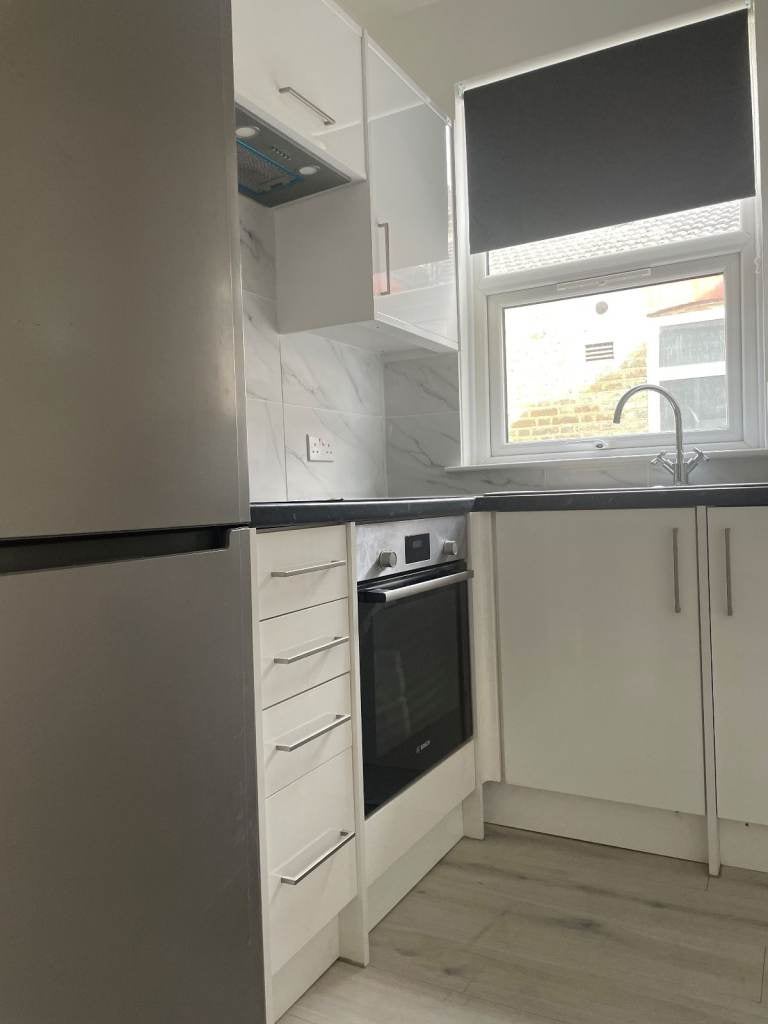 Flat Whitechapel Road in Greater London