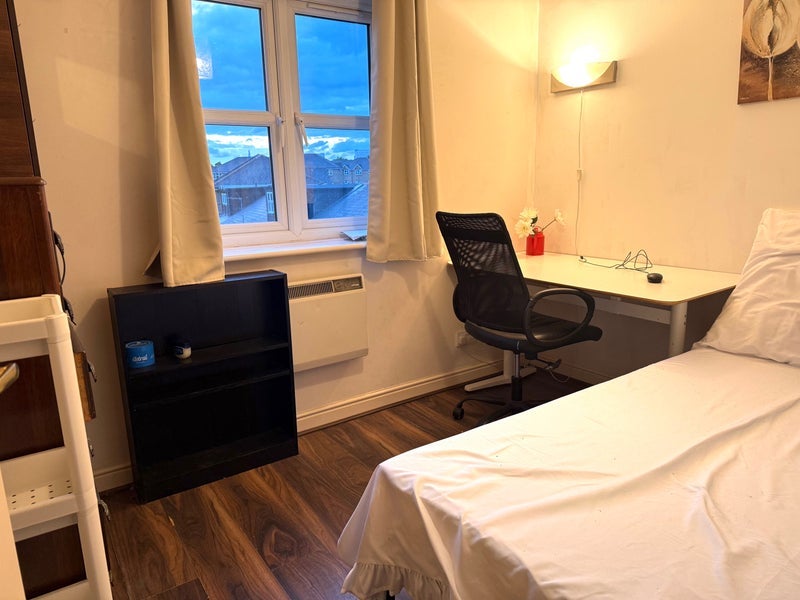 Room Glaisher Street in Greater London