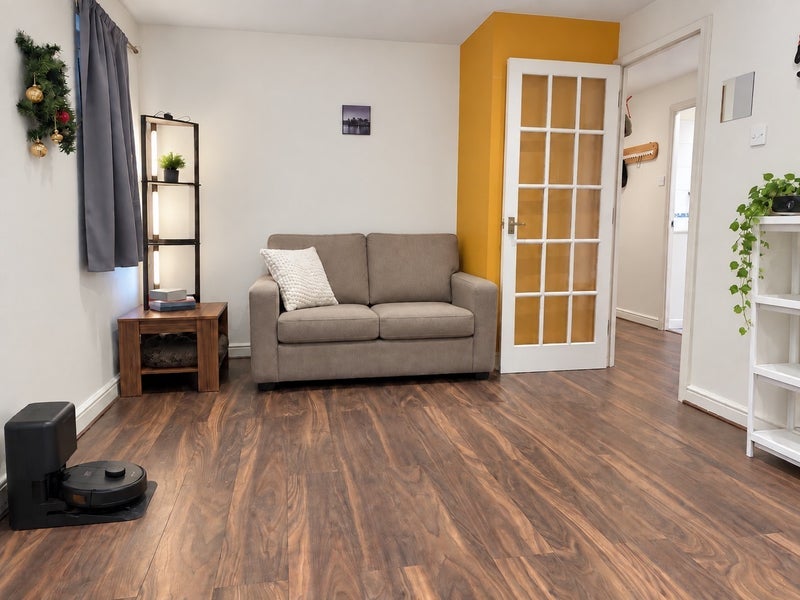 Room Glaisher Street in Greater London