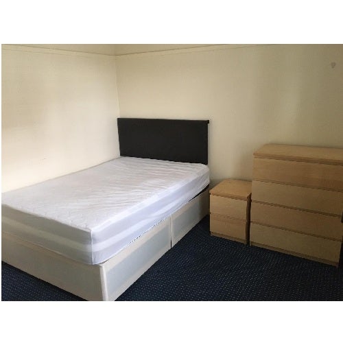 Room Frithville Gardens in London