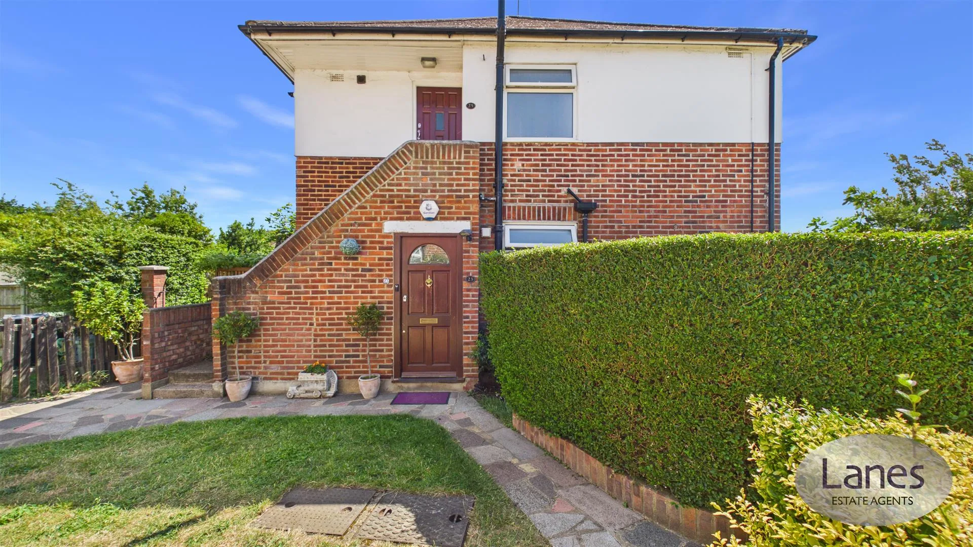 Flat Lyndhurst Gardens in Greater London