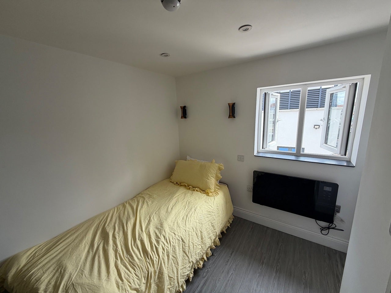 Room Blackfen Road in Greater London