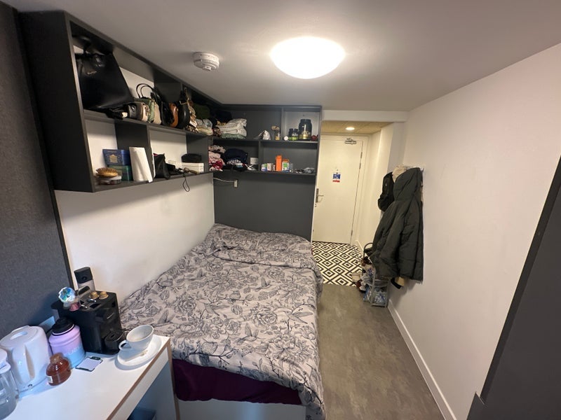 Room Deasy Road in Coventry