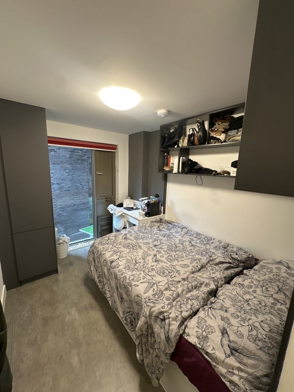 Room Deasy Road in Coventry