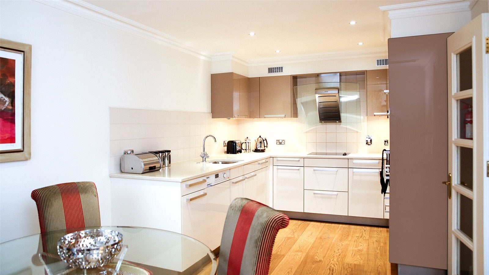 Flat Hyde Park Gate in Greater London