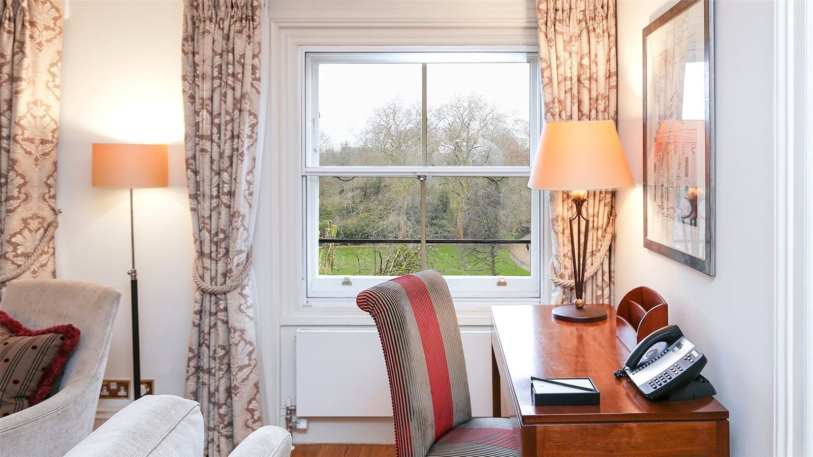 Flat Hyde Park Gate in Greater London