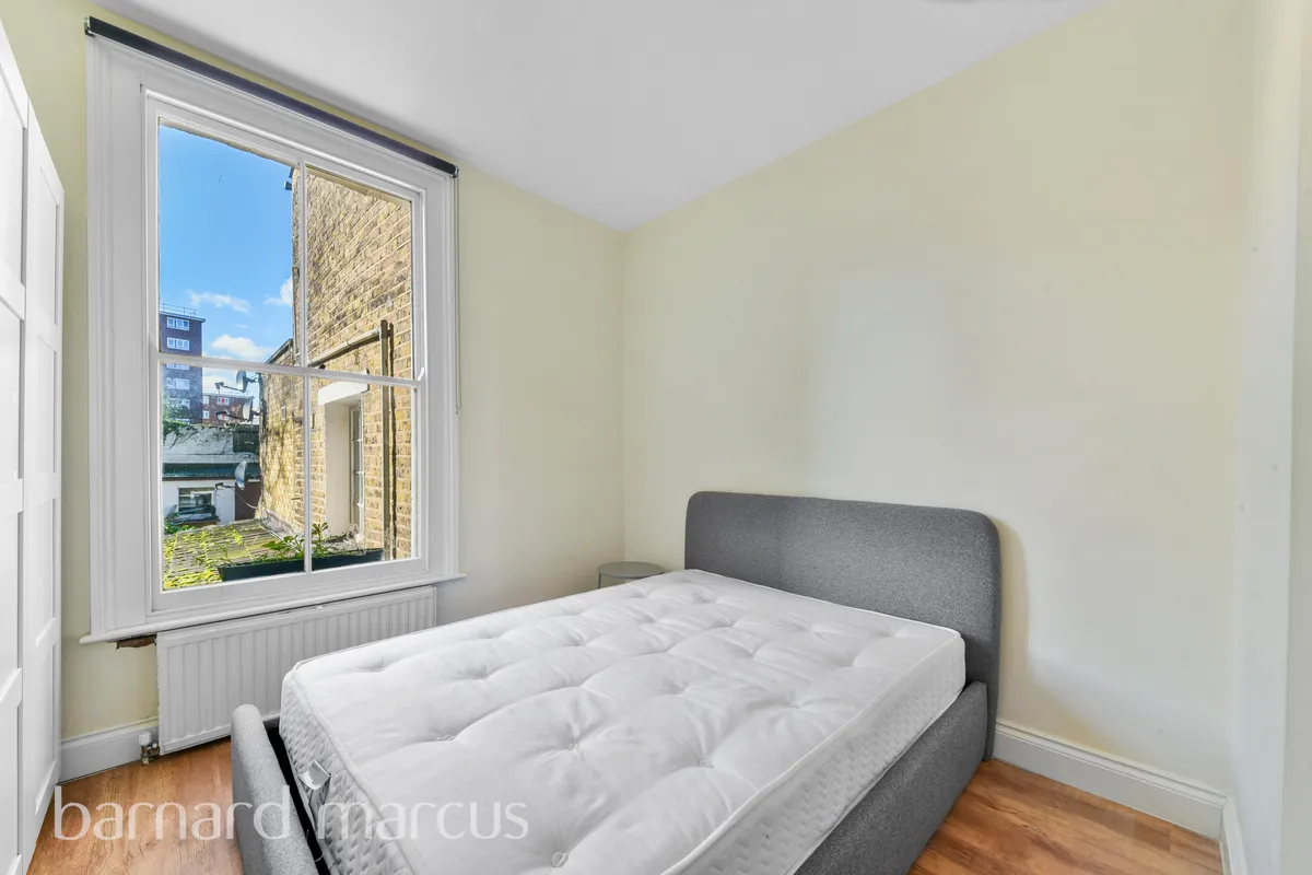 Flat Barclay Road in Greater London