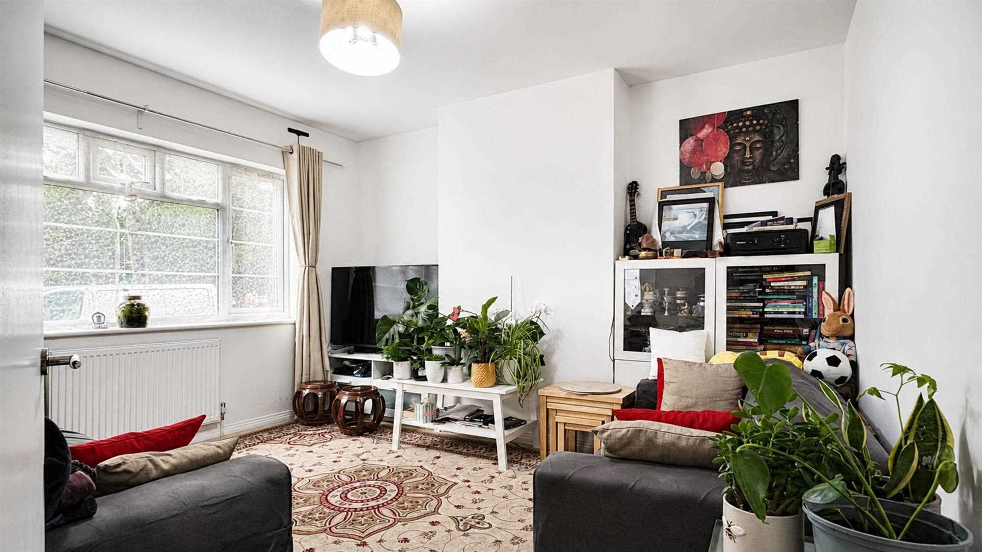 Flat Nether Street in Greater London