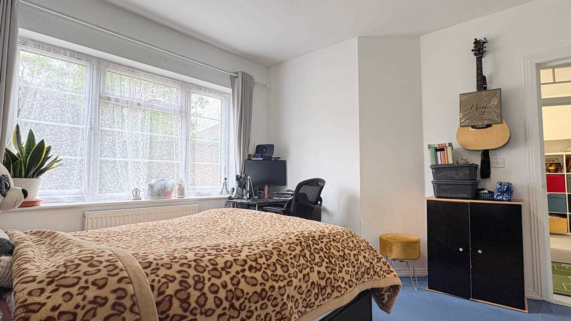 Flat Nether Street in Greater London