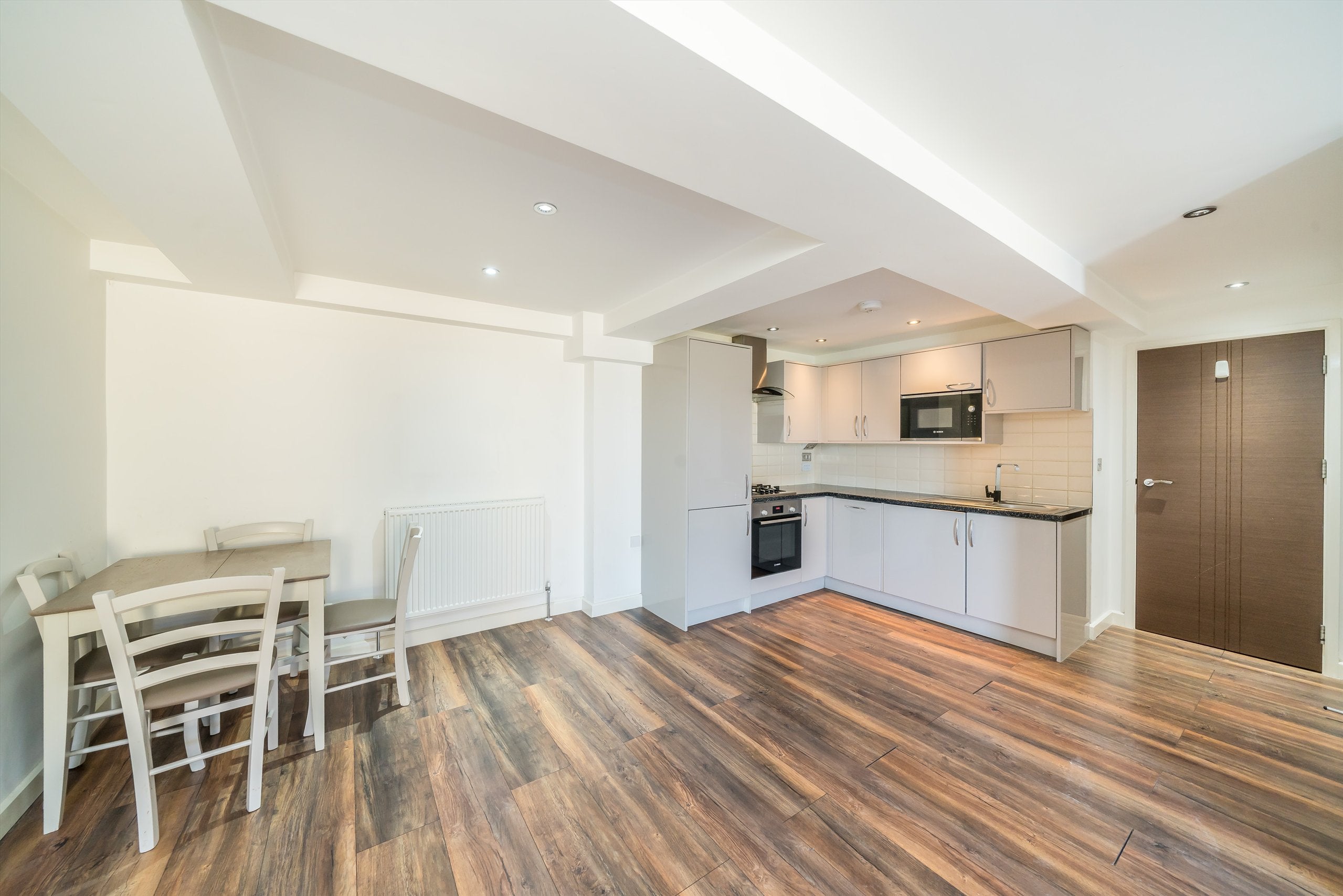 Flat Balham High Road in Greater London