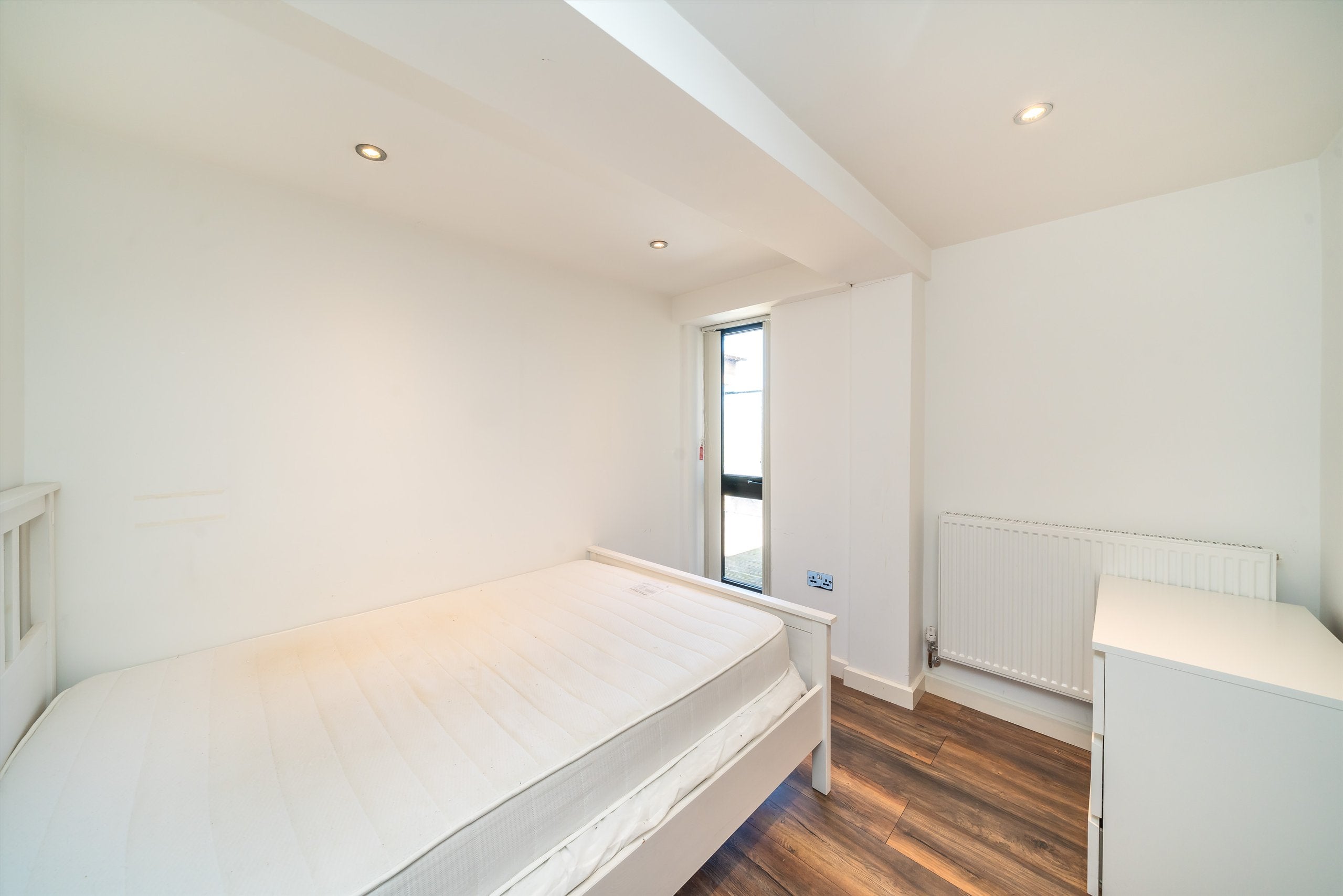 Flat Balham High Road in Greater London