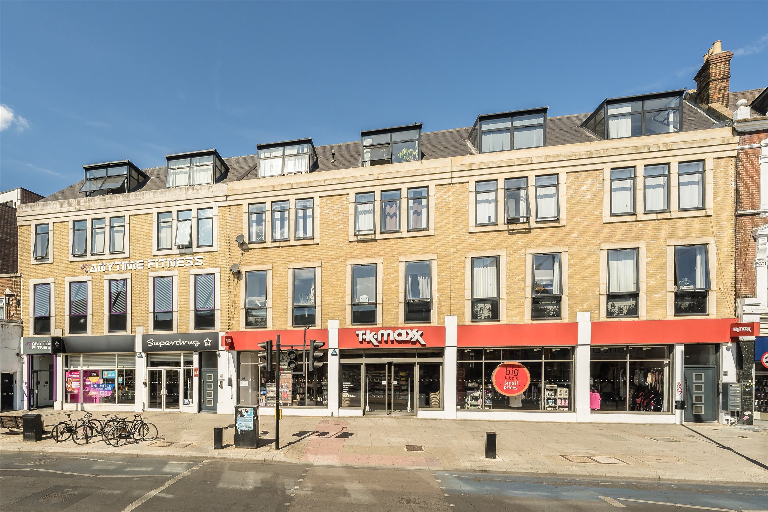 Flat Balham High Road in Greater London