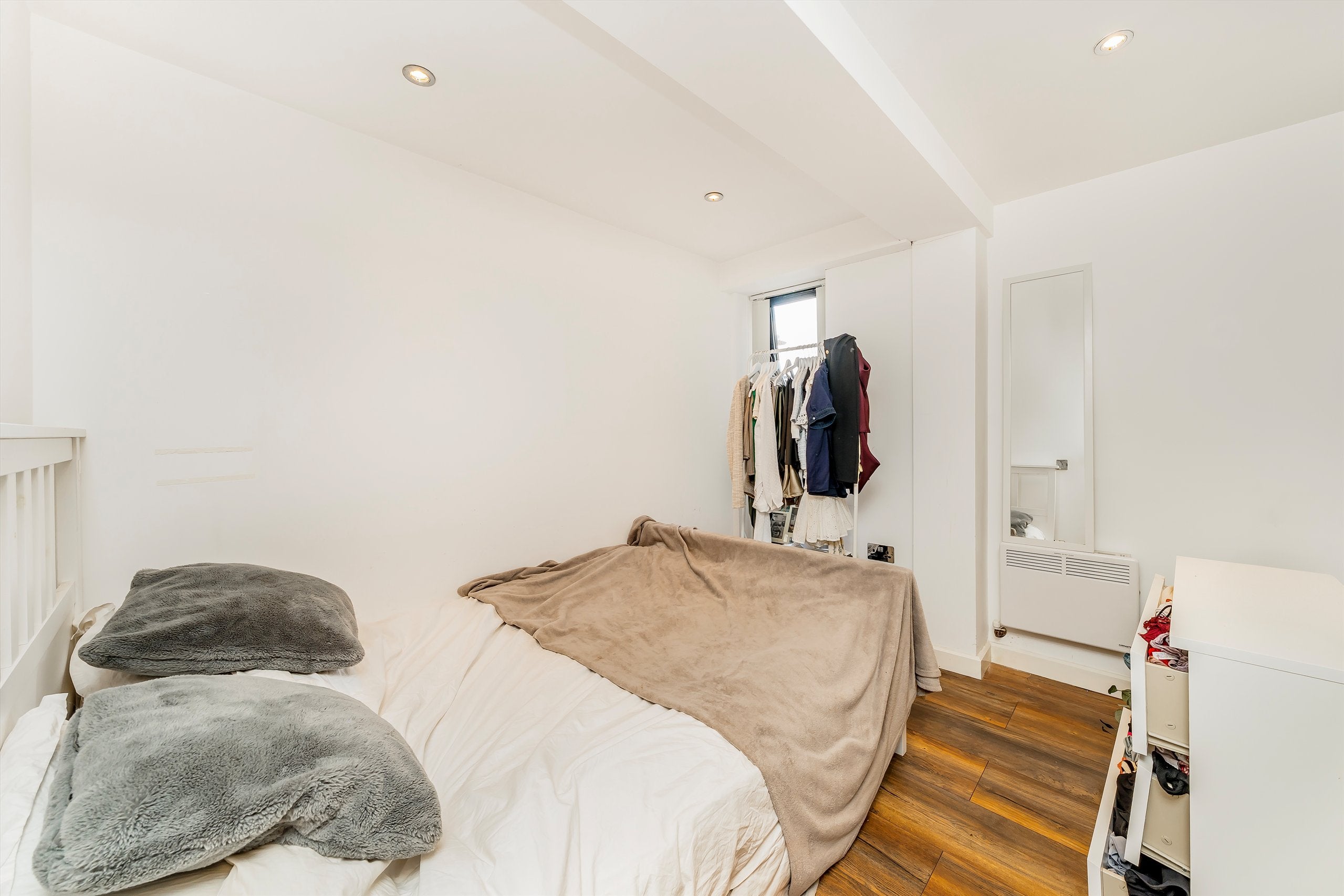 Flat Balham High Road in Greater London