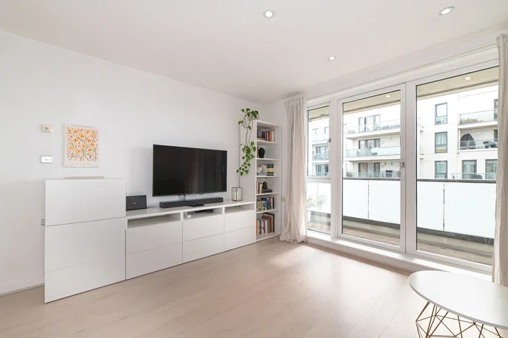 Flat Dairy Close in Greater London