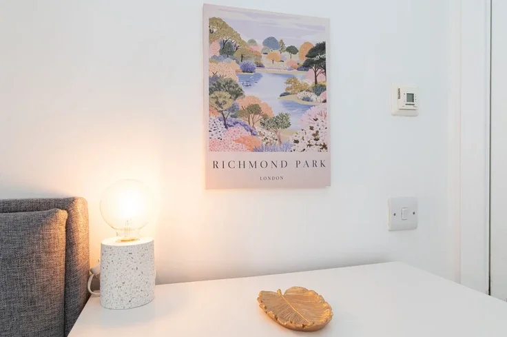 Flat Dairy Close in Greater London
