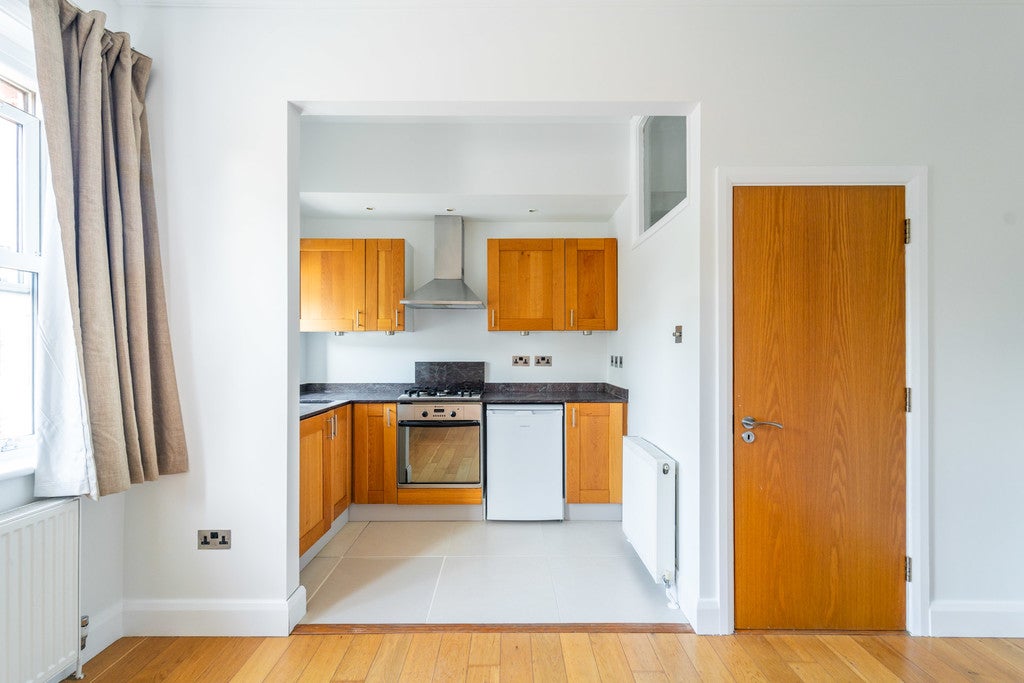 Flat Dartmouth Road in Greater London