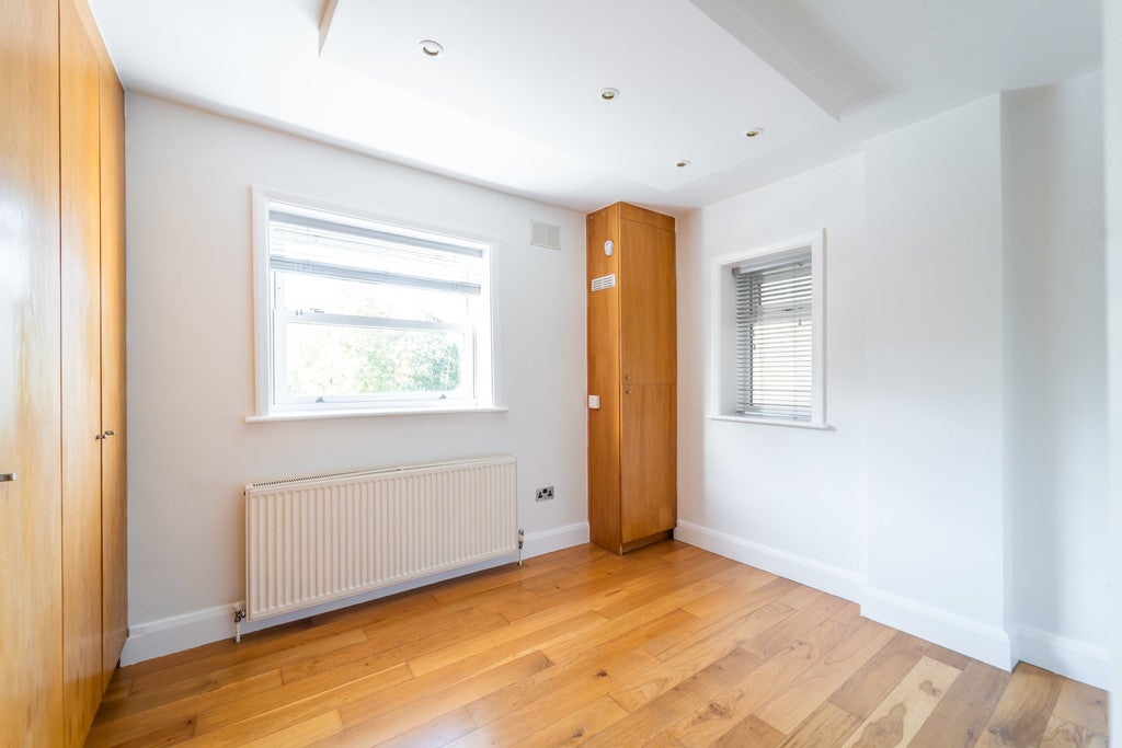 Flat Dartmouth Road in Greater London