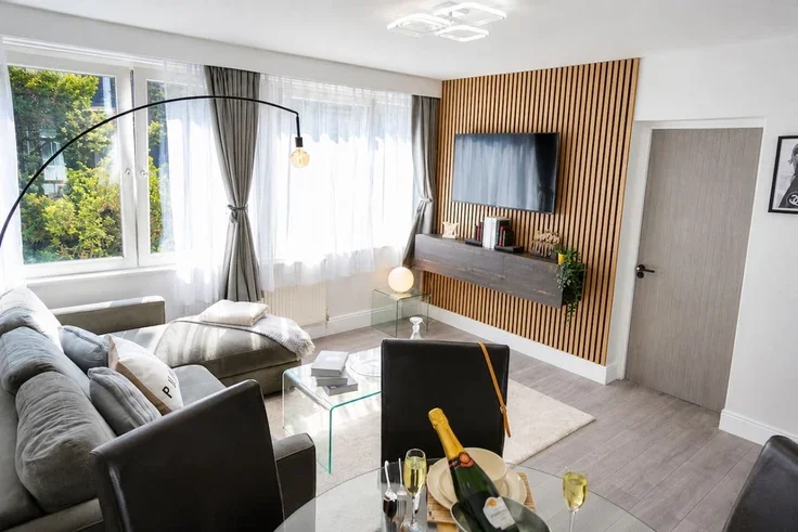 Flat Dunsterville Way in Greater London
