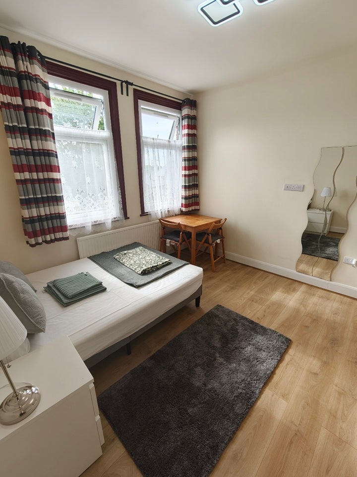 Room Barley Lane in Greater London