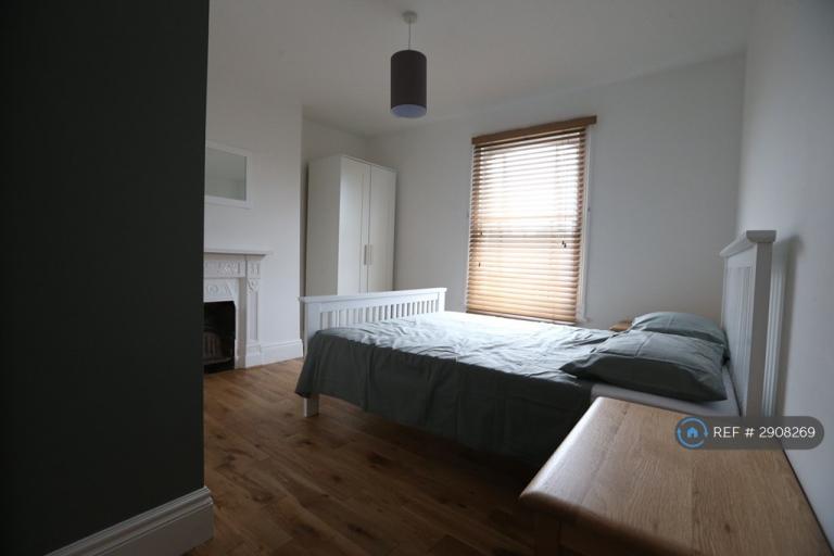 House Cranbrook Road in Greater London