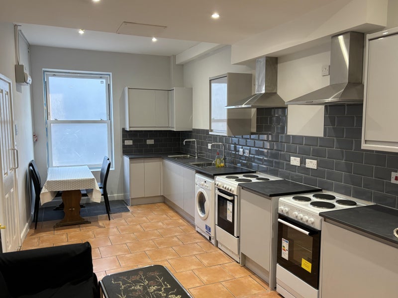 Room Alfreton Road in Nottingham