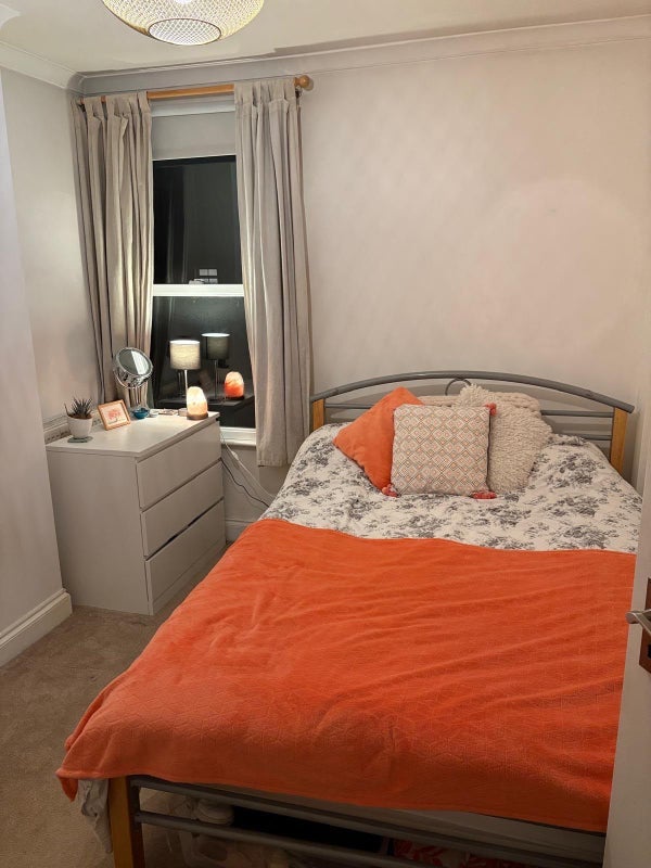 Room Garratt Lane in Greater London