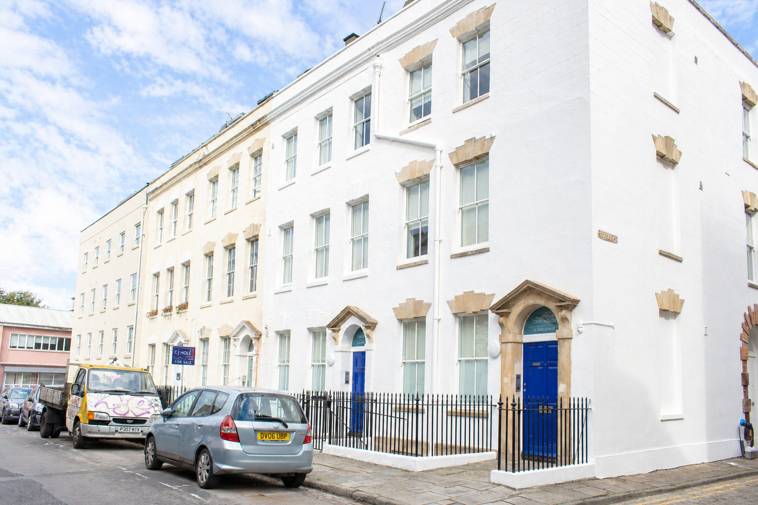 Flat Cave Street in Bristol