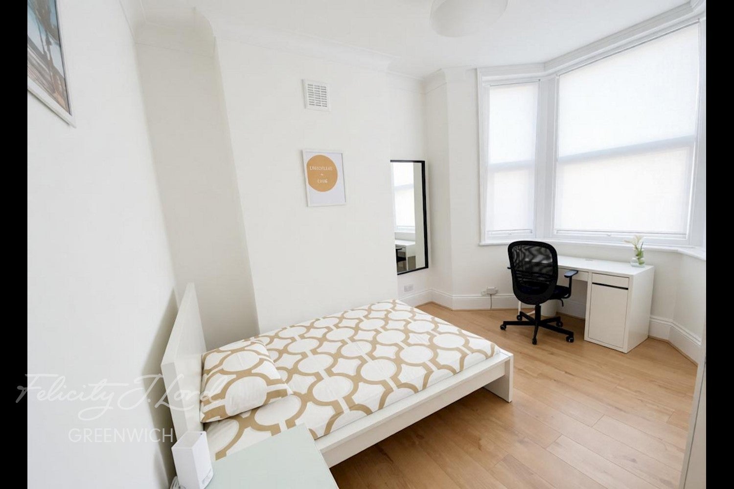 Room Floyd Road in Greater London
