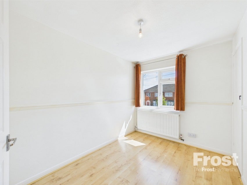 Flat Reedsfield Road in Borough of Spelthorne