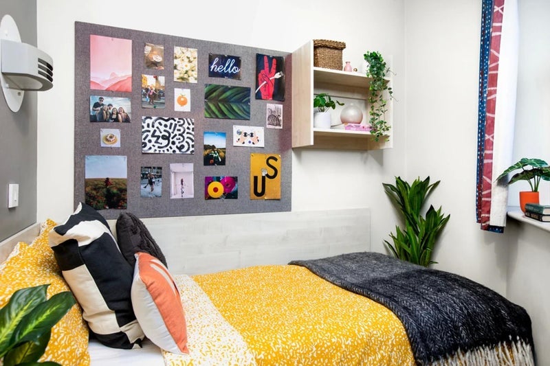 Room Bond Street South in Bristol